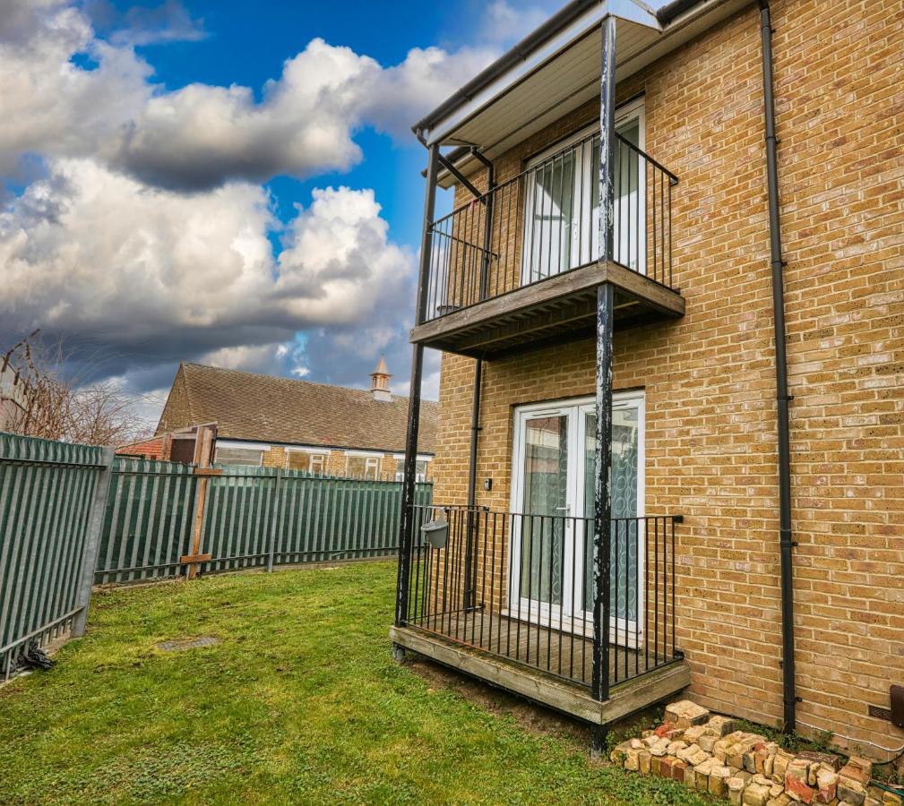 Surespring Apartment Erith Esterno foto